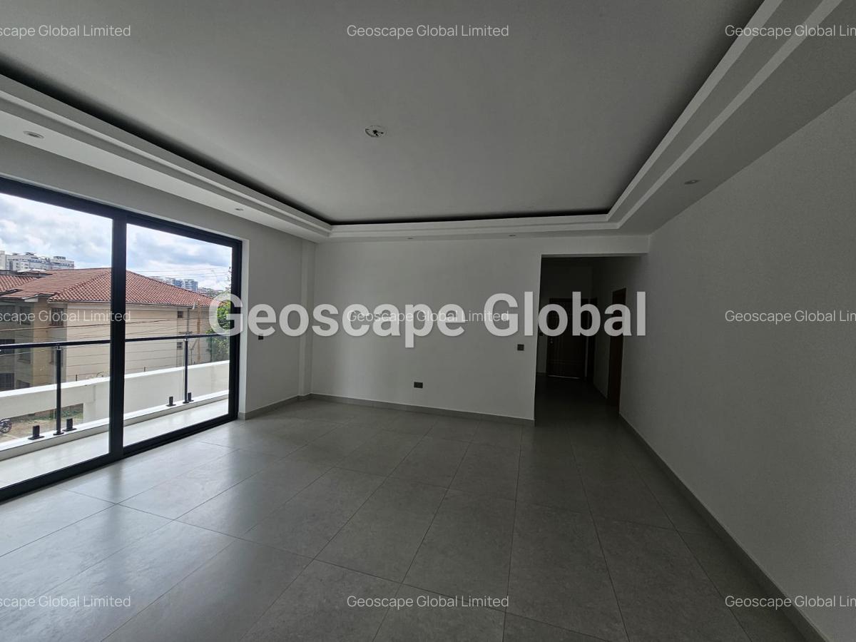 3 Bed Apartment with En Suite in Brookside - 2