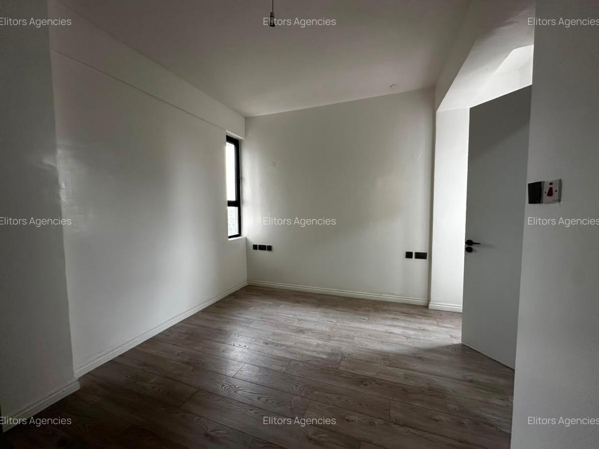4 Bed Apartment with En Suite at 6Th Parklands Avenue - 15