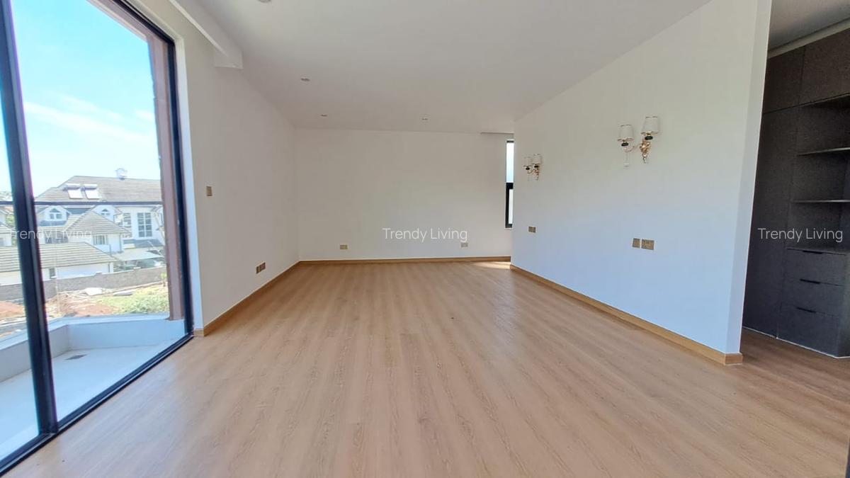 5 Bed Townhouse with En Suite in Lavington - 4