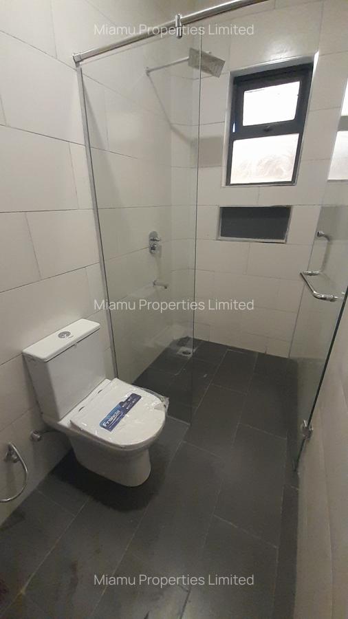4 Bed Townhouse with En Suite at Banana Road - 6