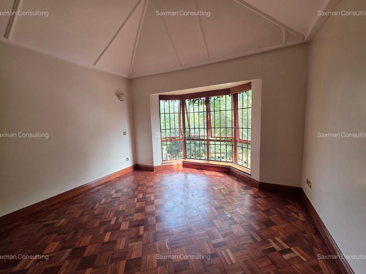 5 Bed House with En Suite in Runda - 14