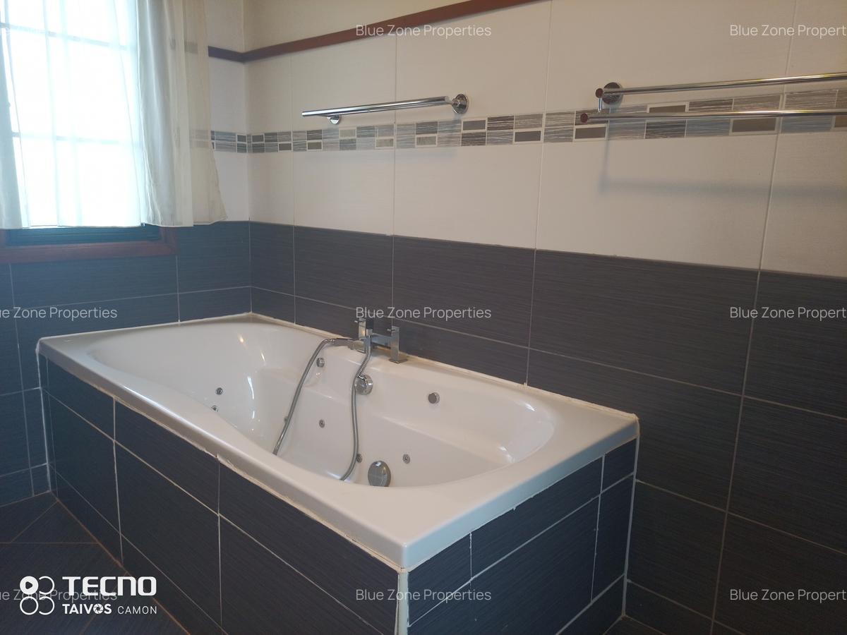 4 Bed Townhouse with En Suite at Windsor Ridgeways - 13