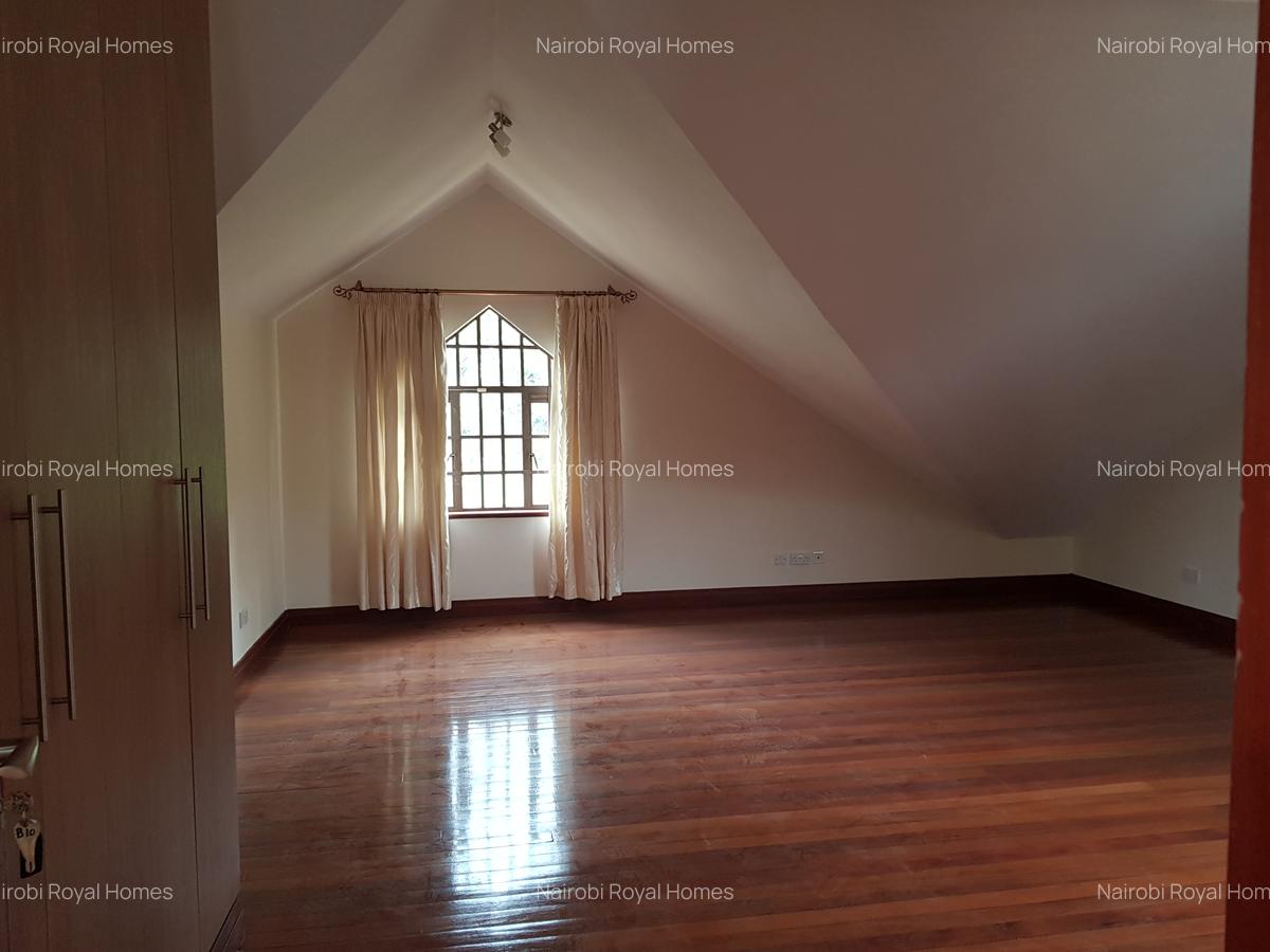 5 Bed Townhouse with En Suite at Lavington Road - 9