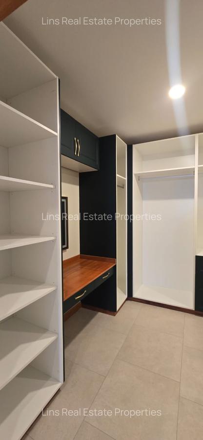 4 Bed House with En Suite in Lavington - 16