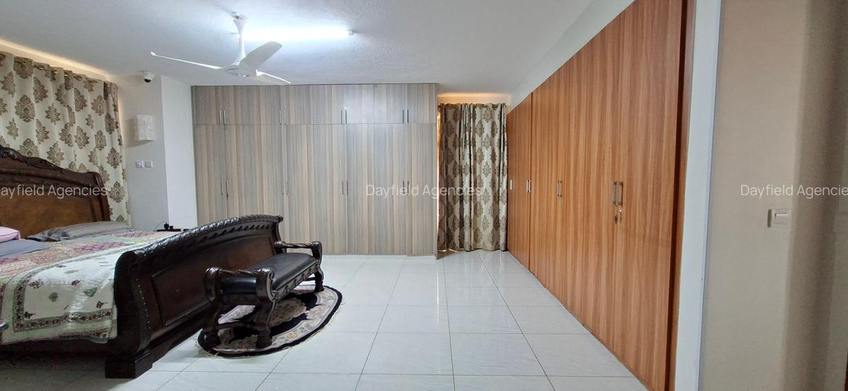 5 Bed House with En Suite in Lavington - 9