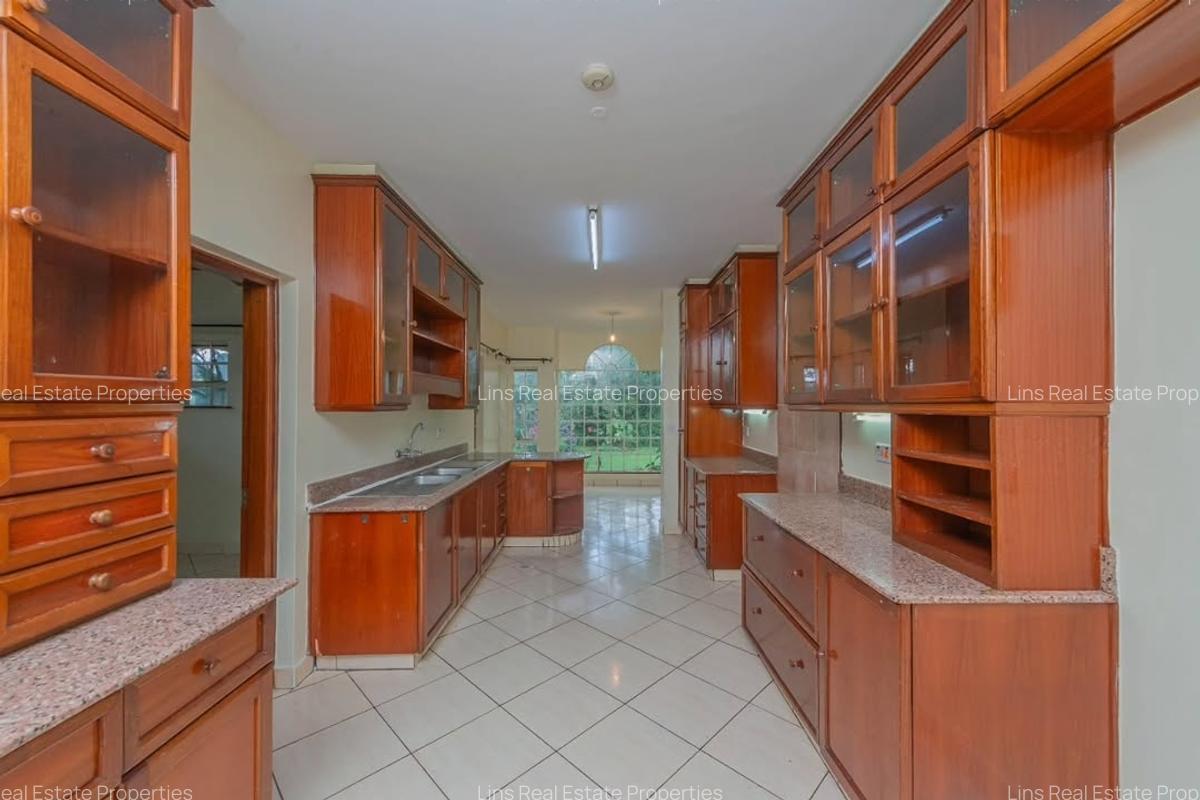 5 Bed Townhouse with En Suite in Rosslyn - 6