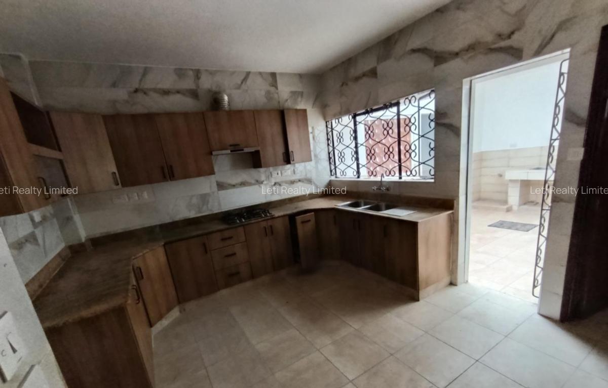 5 Bed Townhouse with En Suite in Kilimani - 4