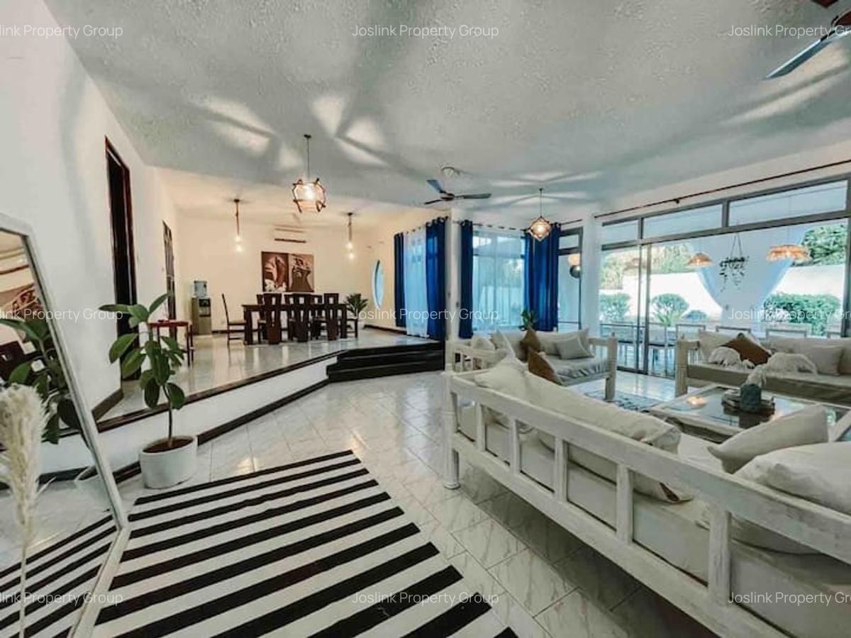 Furnished 5 Bed Apartment with En Suite at Greenwood Drive - 15