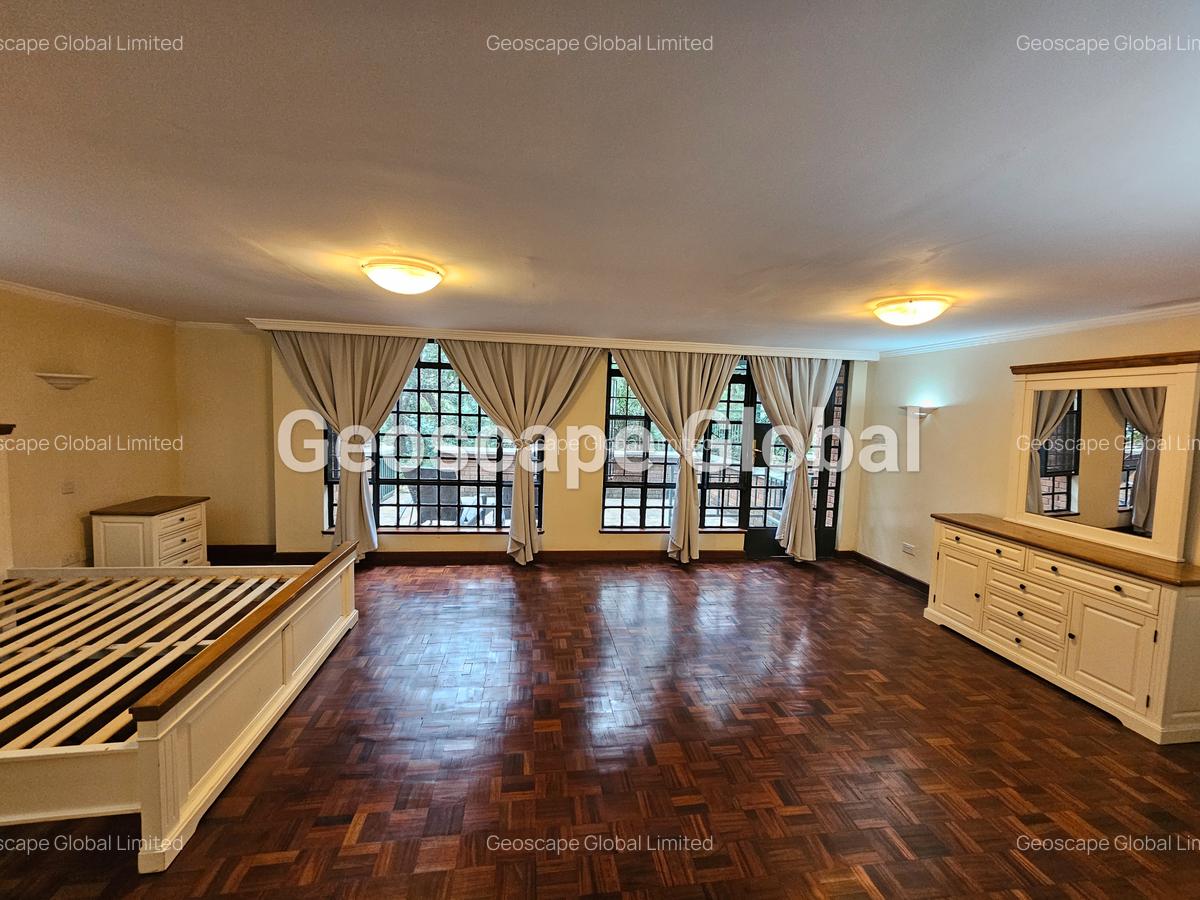 Furnished 3 Bed Apartment with En Suite in Riverside - 12