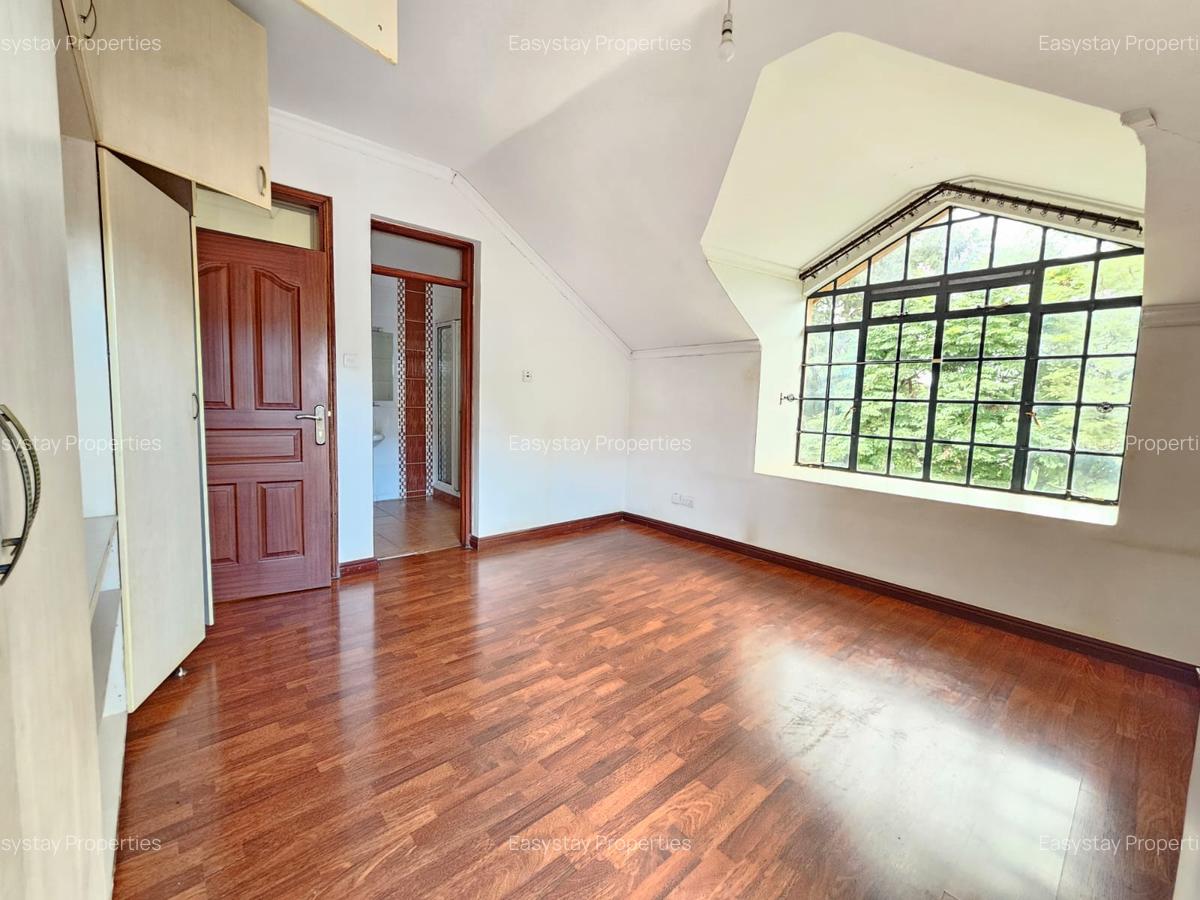 3 Bed Apartment with En Suite in Brookside - 7