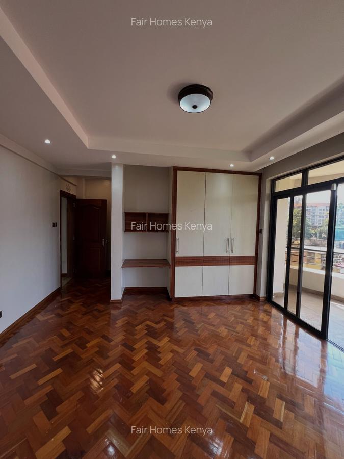 4 Bed Apartment with En Suite at Riverside Drive - 5