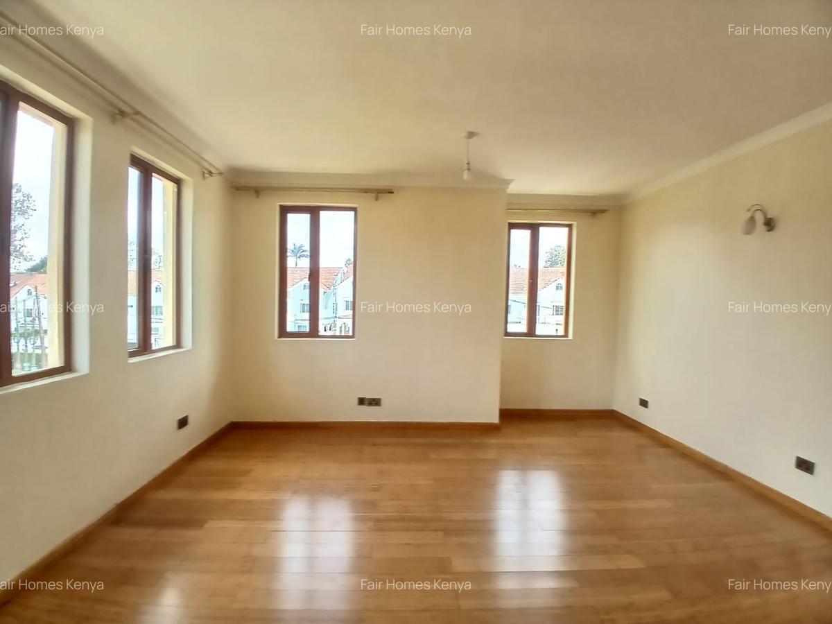 5 Bed Townhouse with En Suite at Riverside Drive - 4