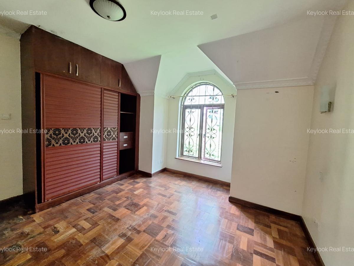 5 Bed Townhouse with En Suite at Lavington - 10
