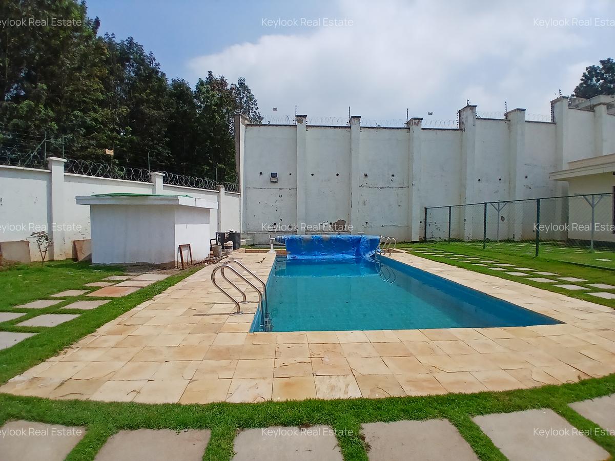 6 Bed Villa with En Suite at Kyuna Road - 4