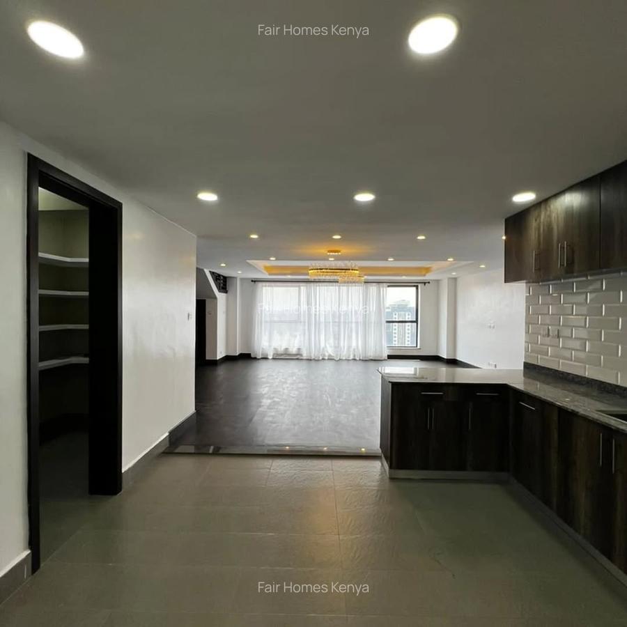 4 Bed Apartment with En Suite at Valley Arcade - 3