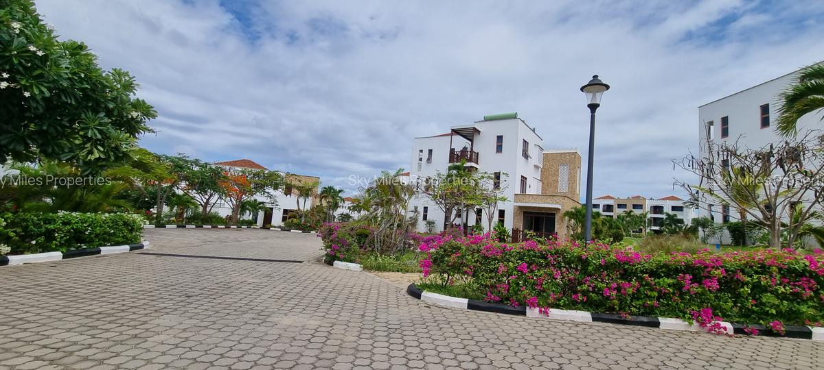 Serviced 3 Bed Apartment with En Suite at Sultan Palace - 16