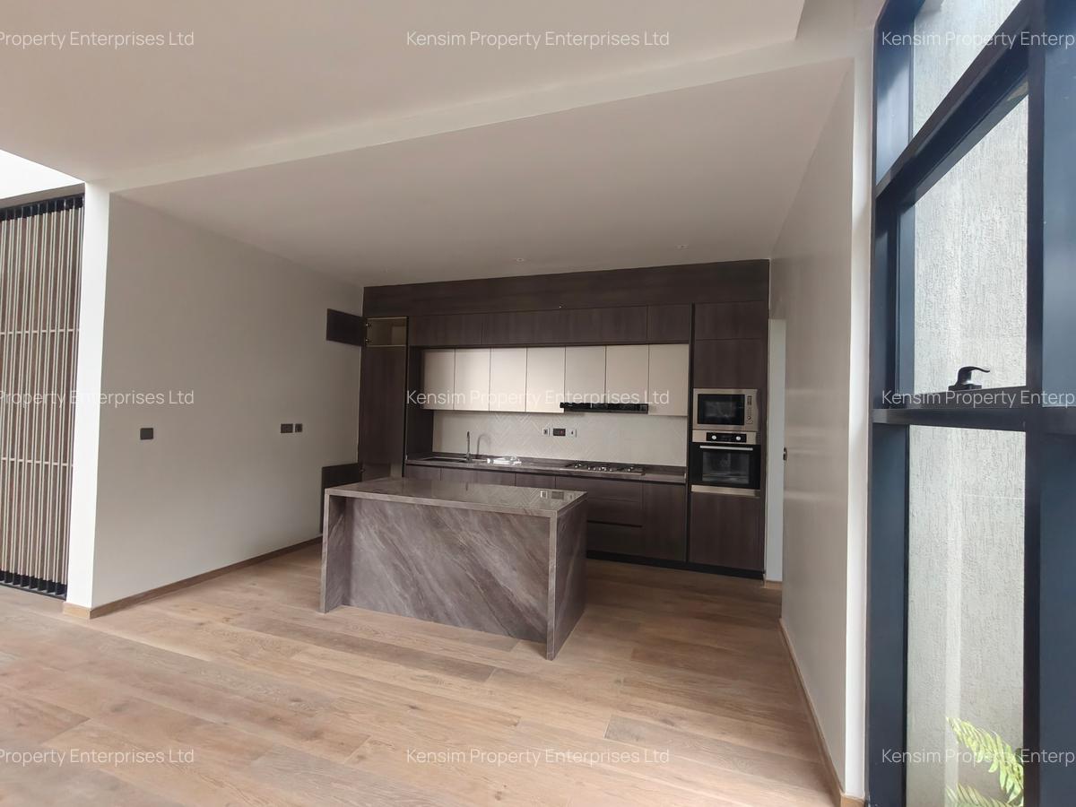 5 Bed Townhouse with En Suite in Runda - 3