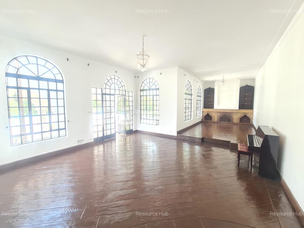 5 Bed House with En Suite at Nyari - 8