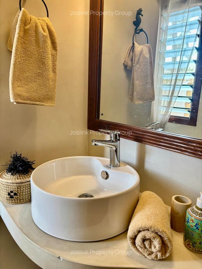 3 Bed Townhouse with En Suite at Greenwood Drive - 16