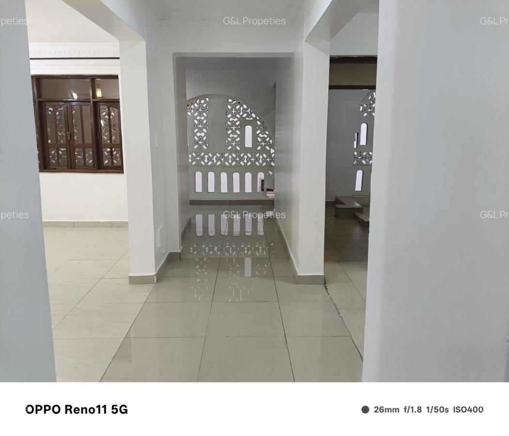 3 Bed Apartment with En Suite at Links Road - 9