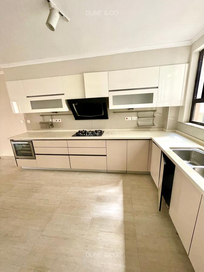 3 Bed Apartment with En Suite in Riverside - 10
