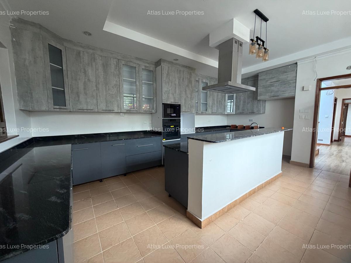 5 Bed House with En Suite at Mushroom Gardens - 4