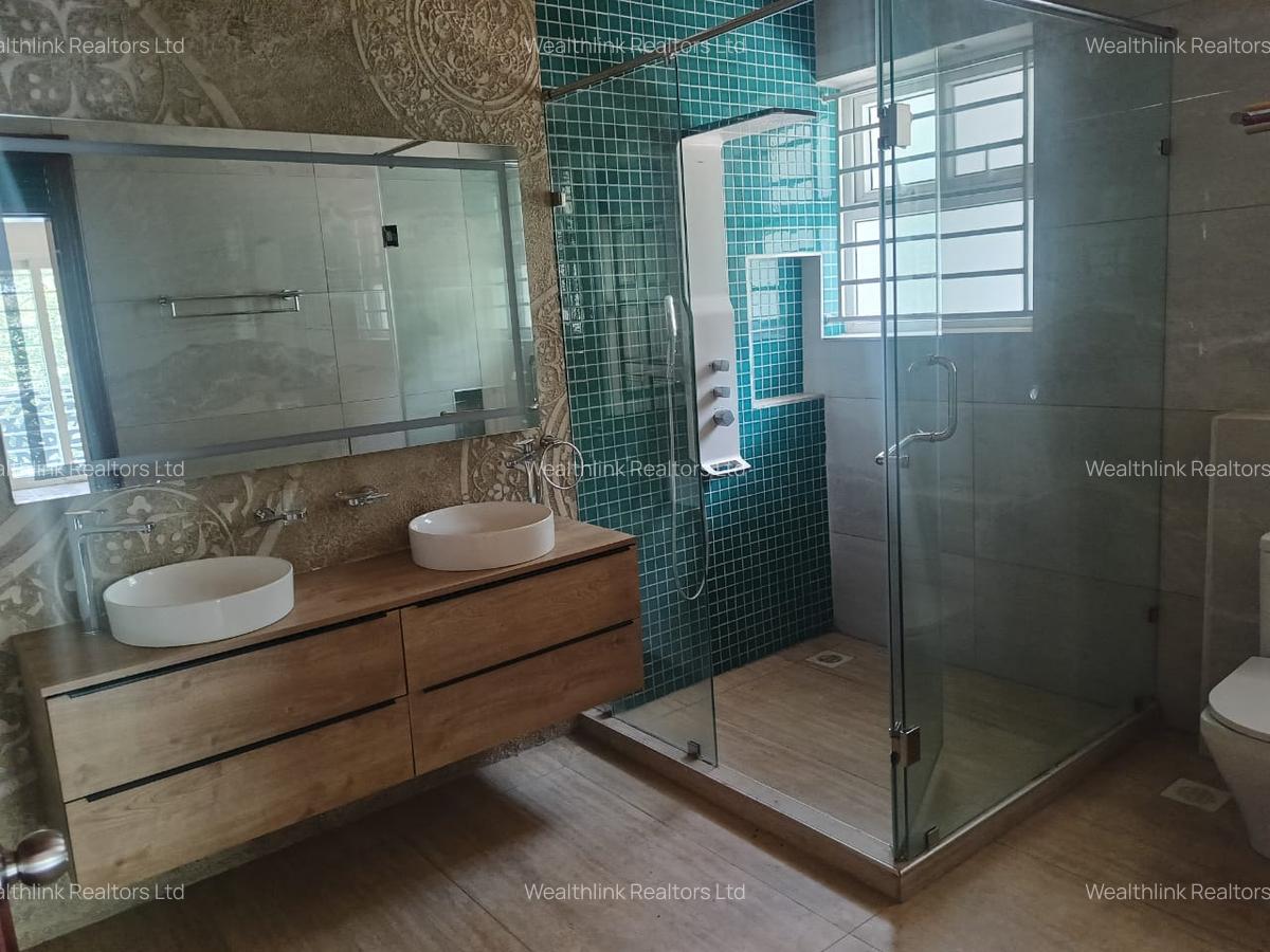 5 Bed Townhouse with En Suite at Lonetree - 20
