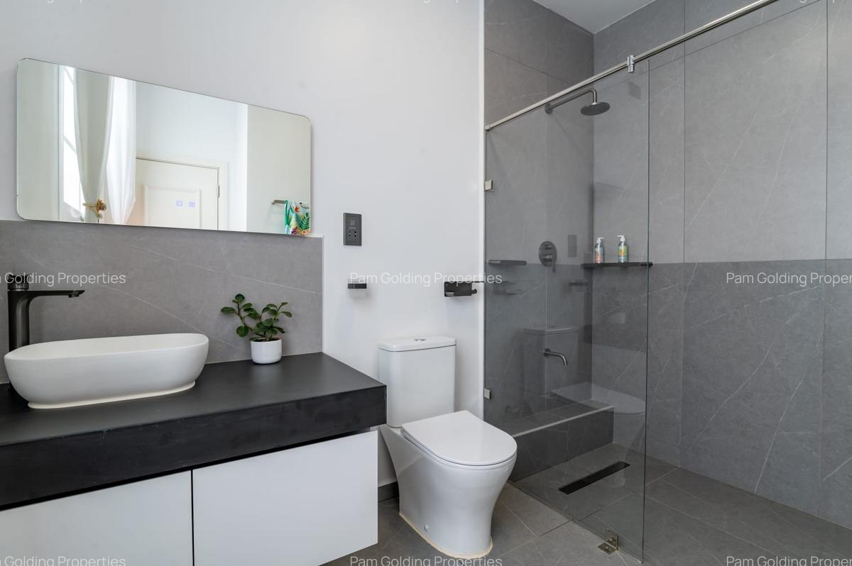 4 Bed Townhouse with Swimming Pool at Crawford Road - 14