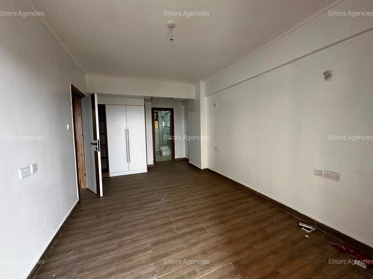 3 Bed Apartment with En Suite at 6Th Parklands Avenue - 9