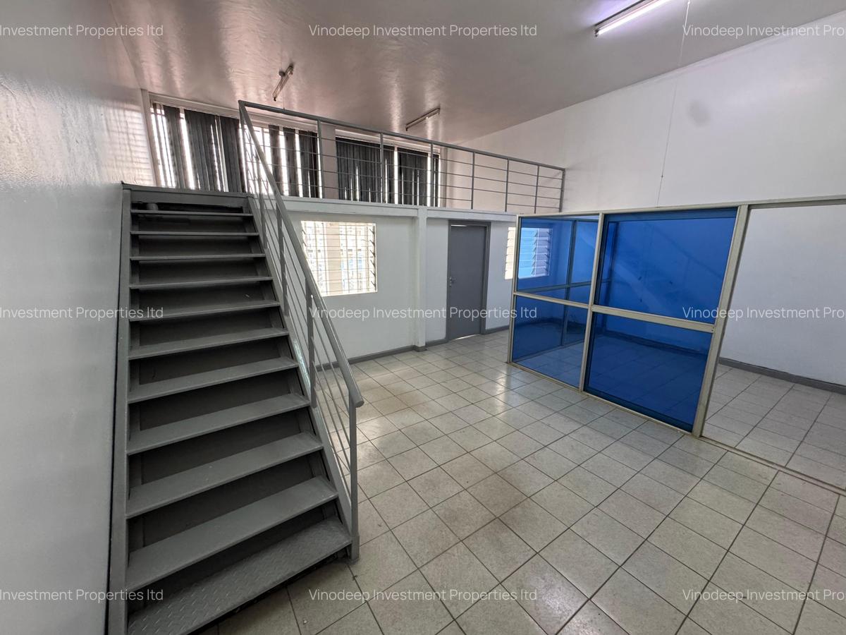 880 ft² Commercial Property with Service Charge Included at Baricho Road - 1
