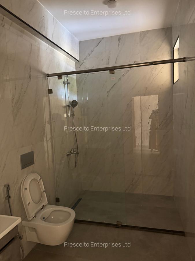 3 Bed Apartment with En Suite at Off Links Road - 18
