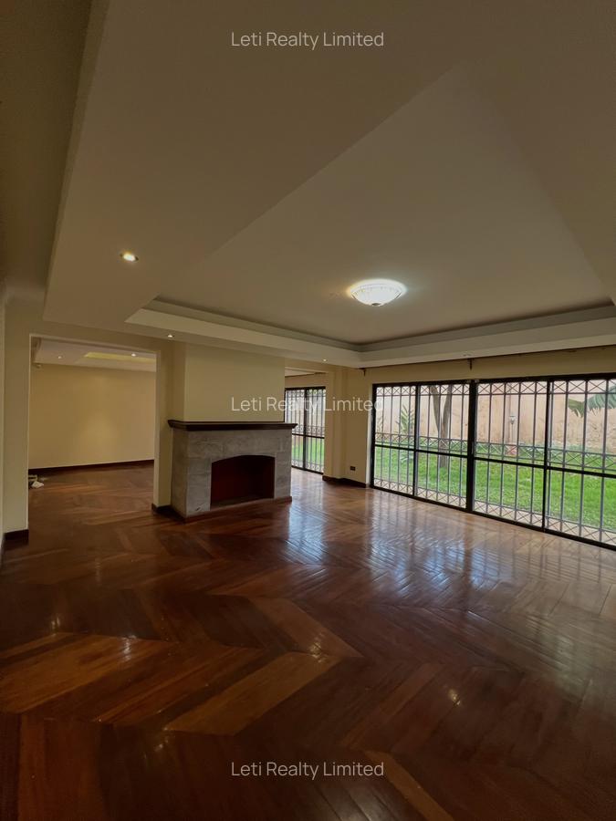5 Bed Townhouse with En Suite in Lavington - 2