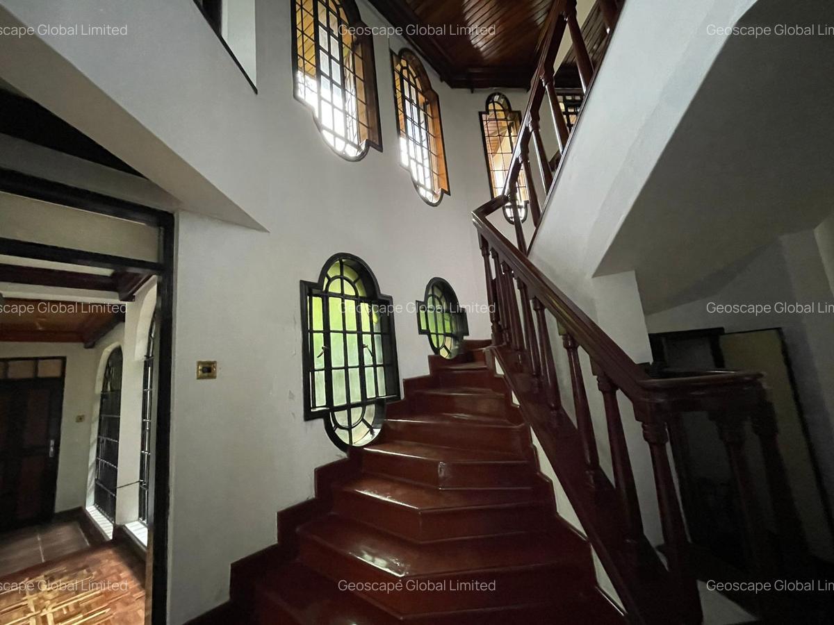 5 Bed House with En Suite in Runda - 8