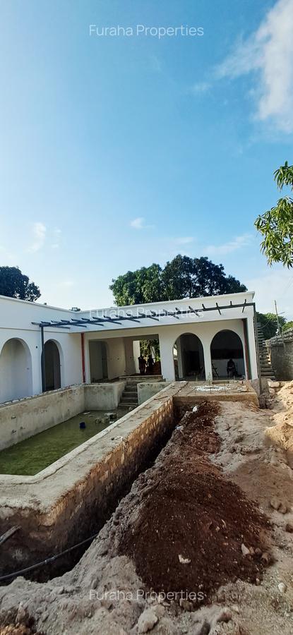 3 Bed Villa with En Suite at Diani Beach - 2