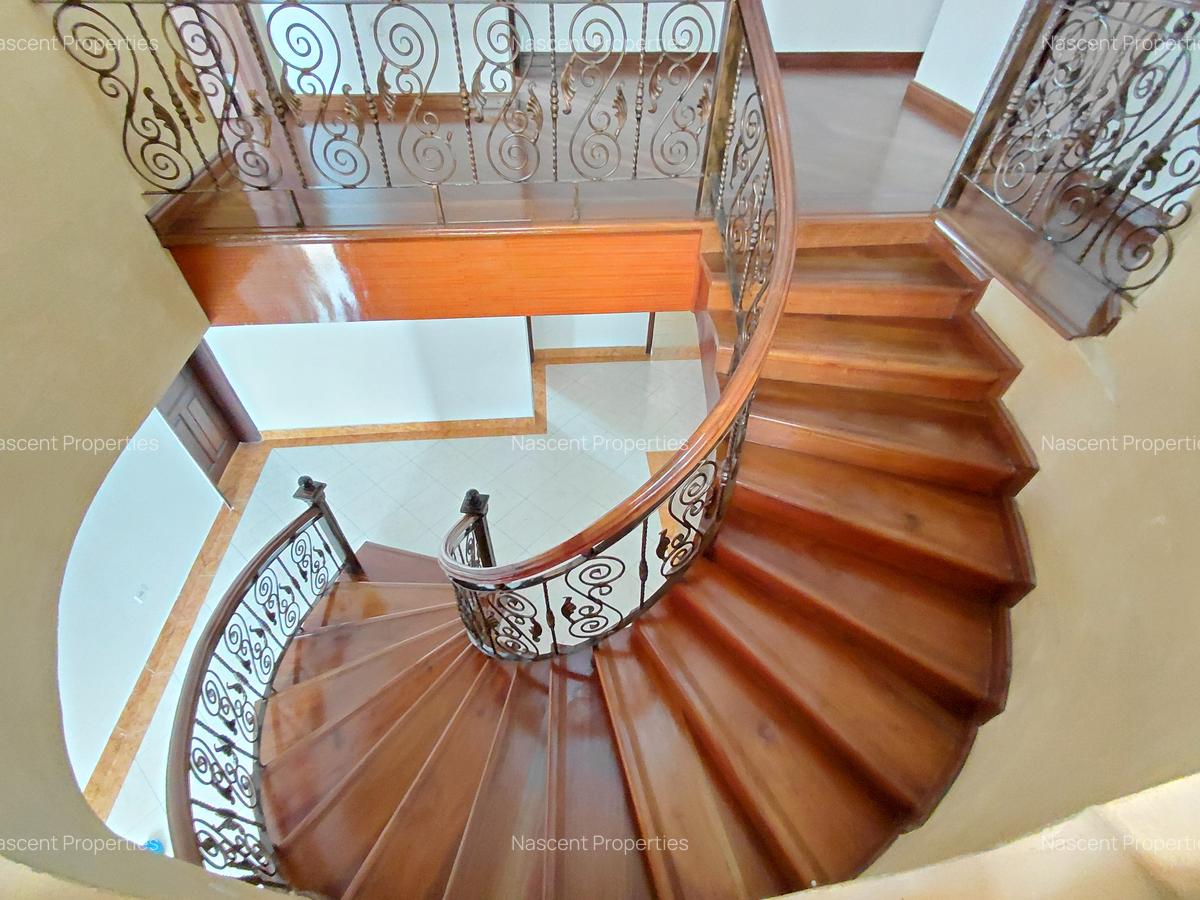 5 Bed House with En Suite in Runda - 11