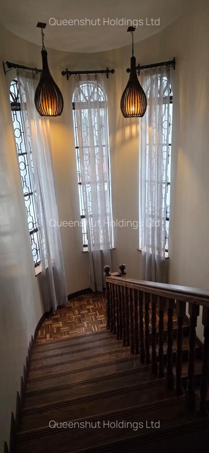 5 Bed Townhouse with En Suite in Westlands Area - 16