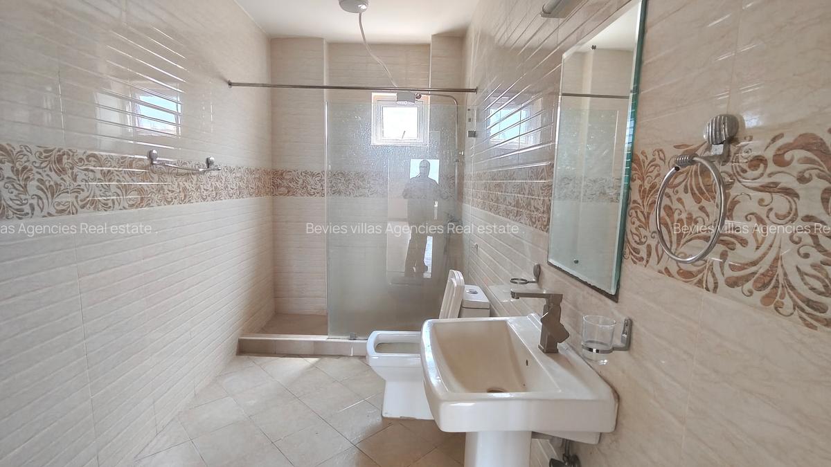 3 Bed Apartment with Garden at Parklands - 5