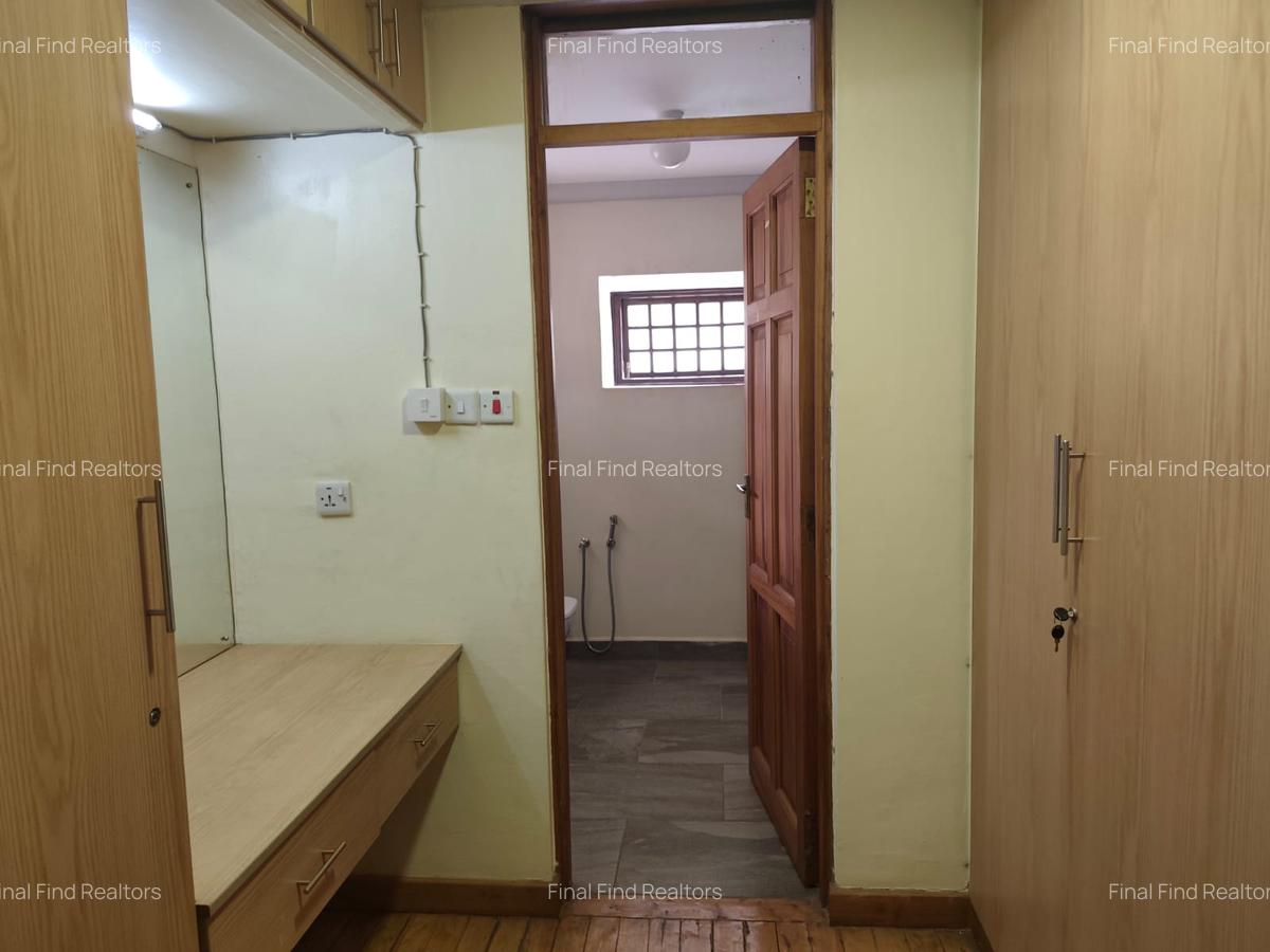 7 Bed House with En Suite in Runda - 10