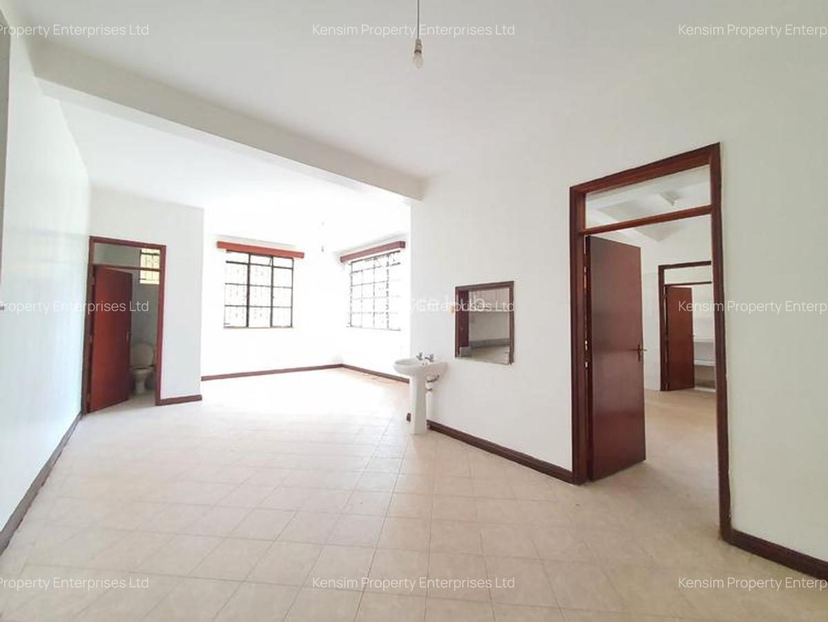 4 Bed Townhouse with En Suite in Spring Valley - 4