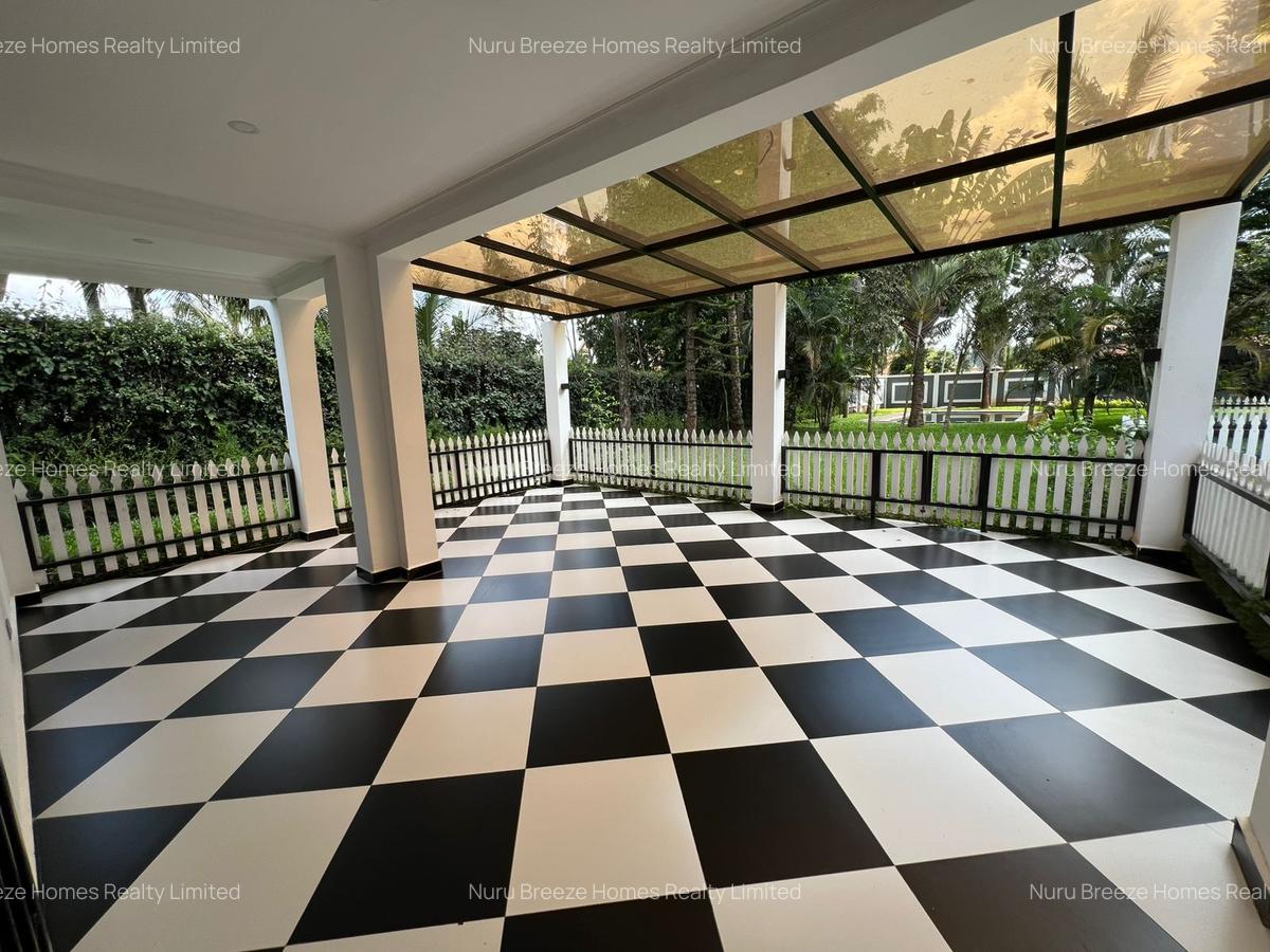 5 Bed House with En Suite in Garden Estate - 1