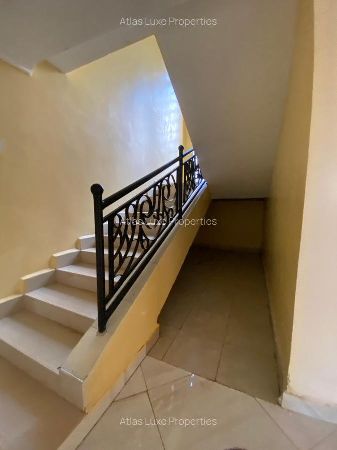 5 Bed Townhouse with En Suite in Garden Estate - 6