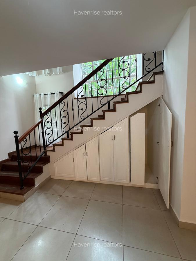 5 Bed Villa at Rosslyn - 9