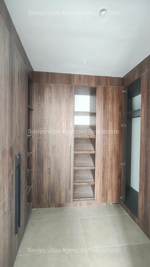 3 Bed Apartment with En Suite at Riverside - 10