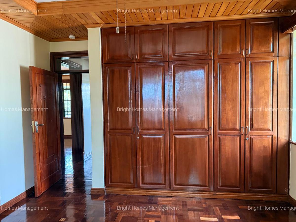 5 Bed Villa with En Suite in Nyari - 11