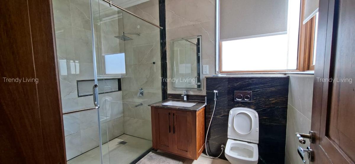 6 Bed Townhouse with En Suite in Lavington - 6