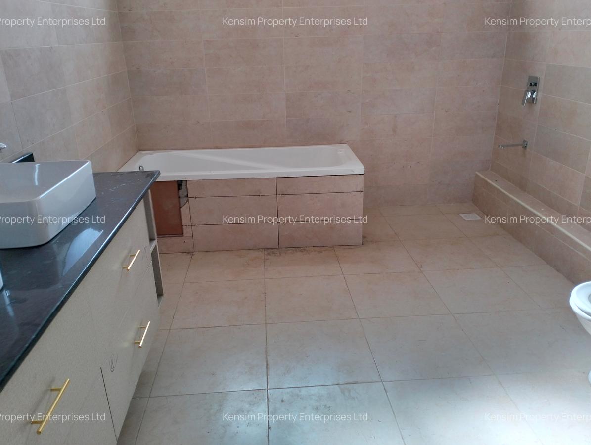 4 Bed Townhouse with En Suite in Lavington - 17