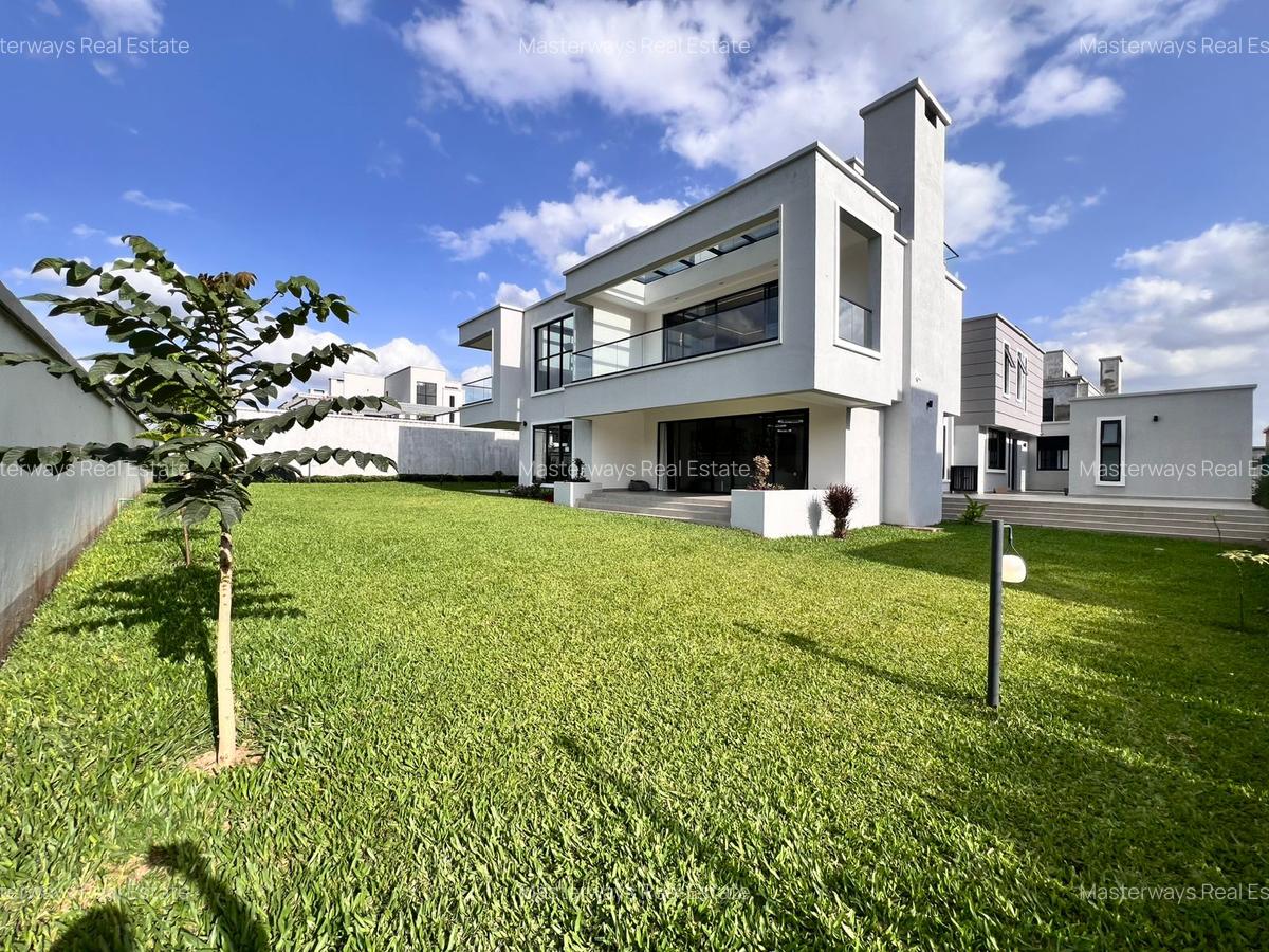 5 Bed Villa with En Suite in Runda - 1