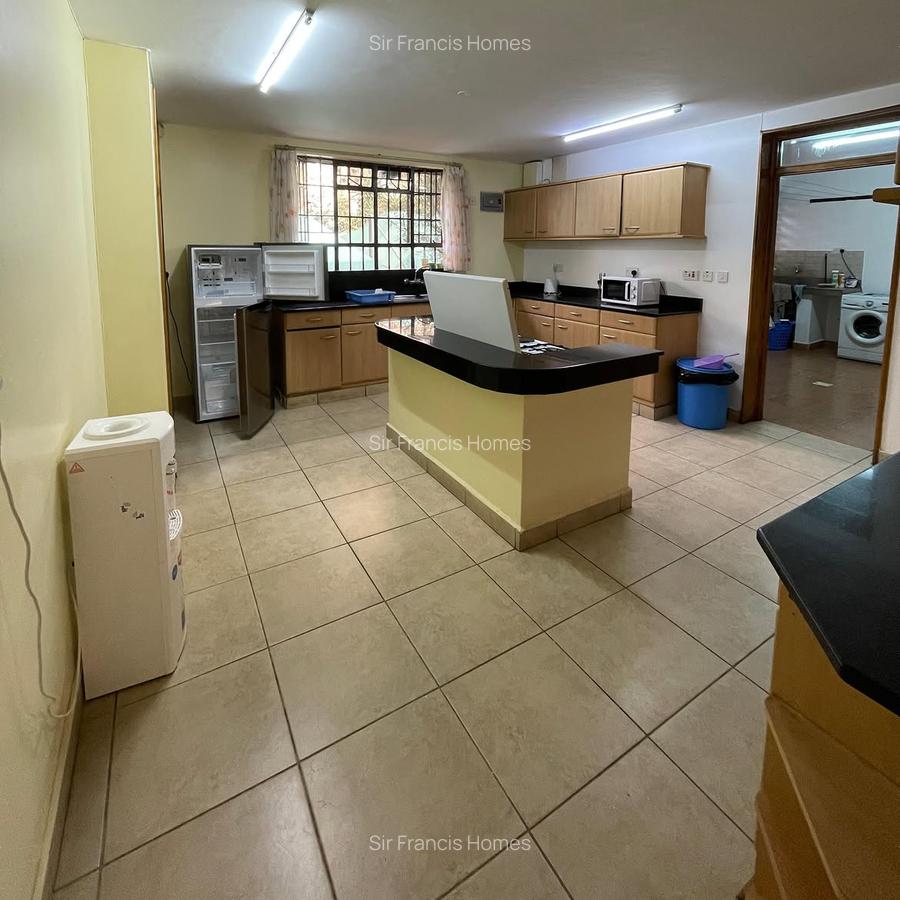 Serviced 3 Bed Apartment with En Suite in Westlands Area - 11