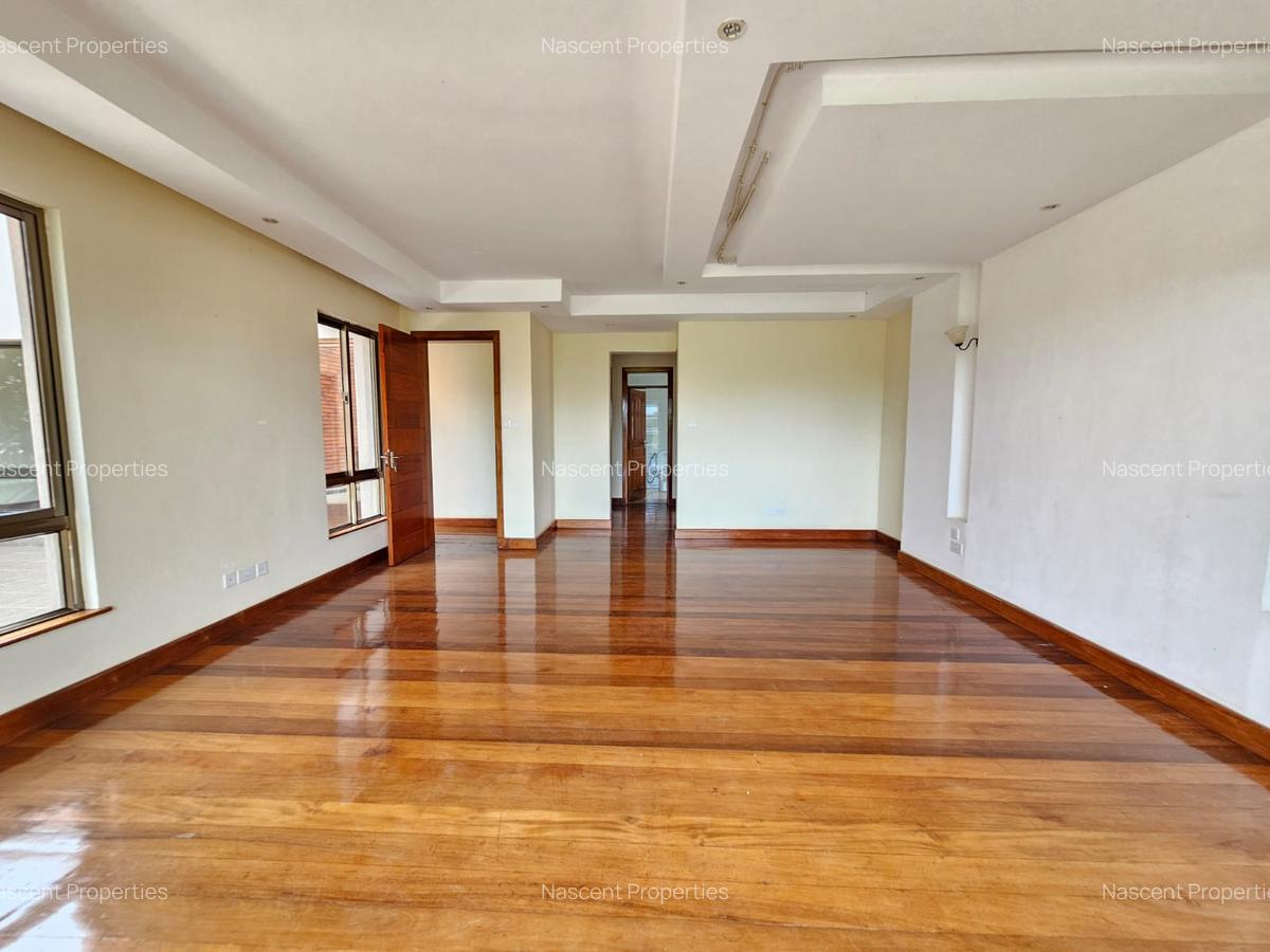 5 Bed Townhouse with En Suite in Lavington - 3