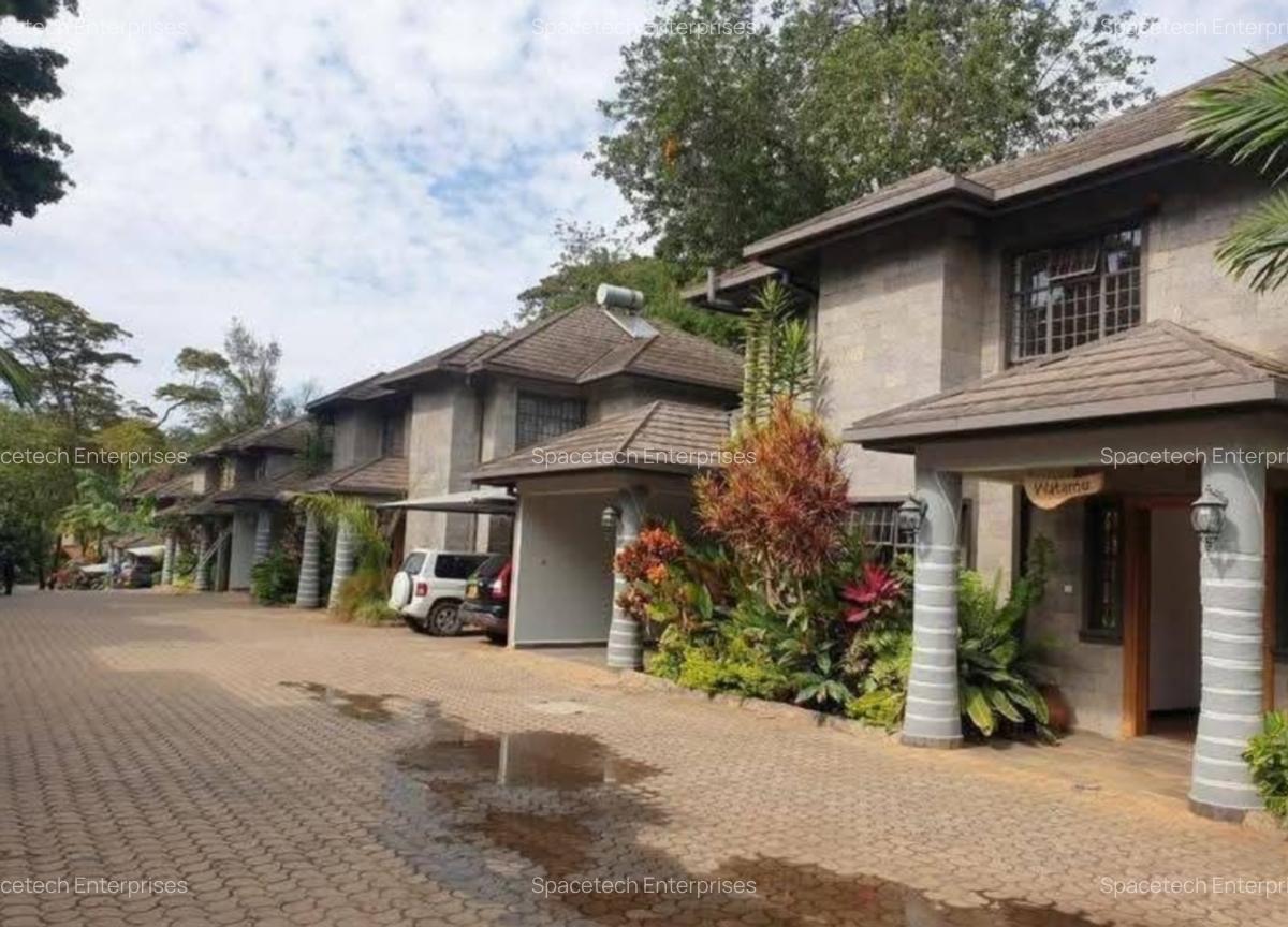 4 Bed Townhouse with En Suite in Spring Valley - 1